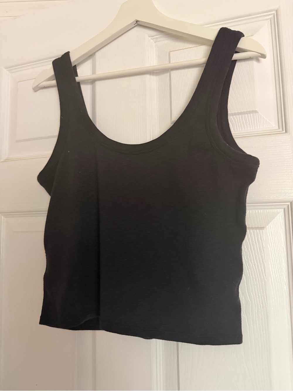 Vuori Black Scoop Neck Tank Top